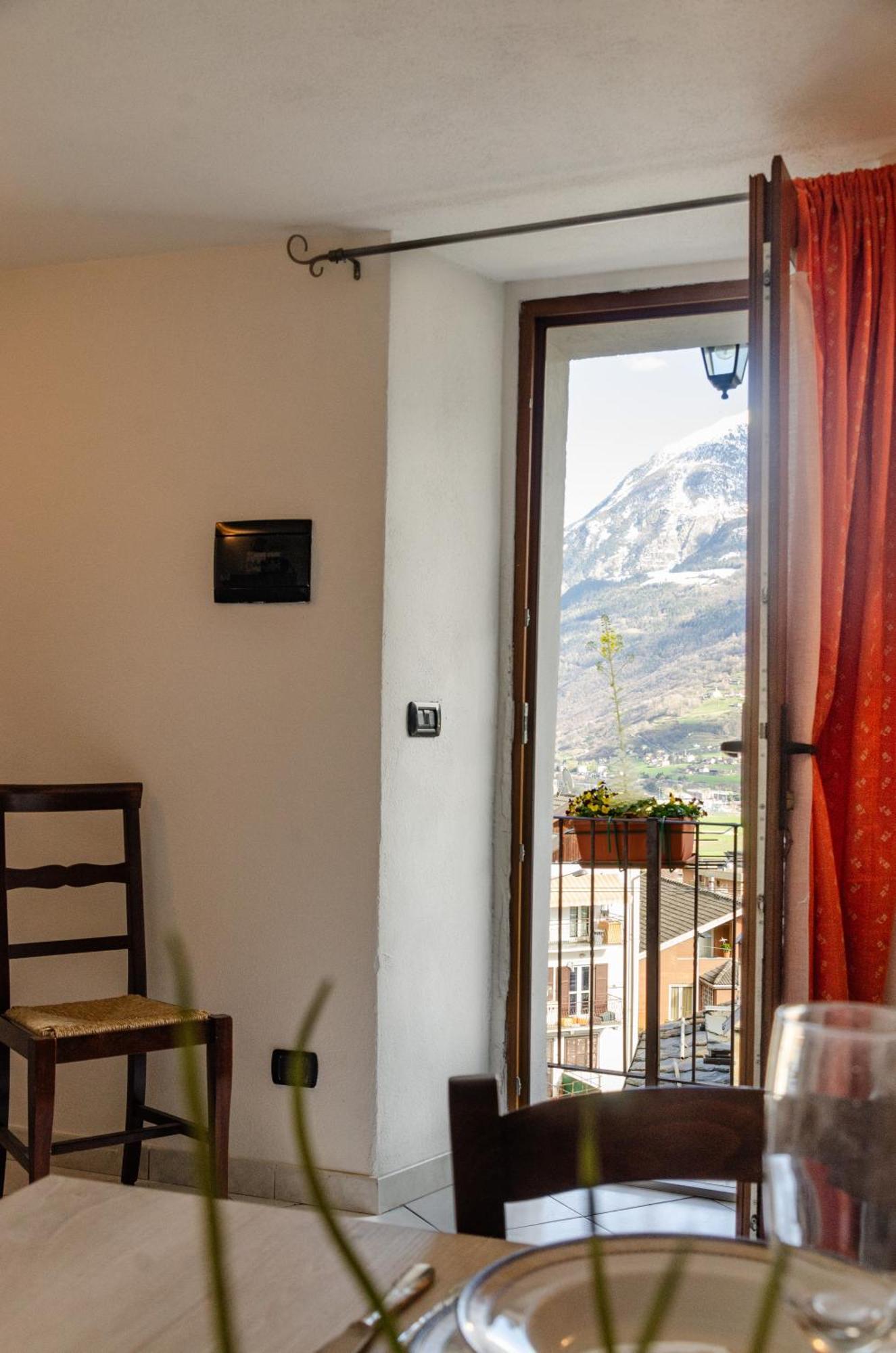 Villa La Casa Degli Aromi - Vista Montagna E Relax à Aoste Extérieur photo